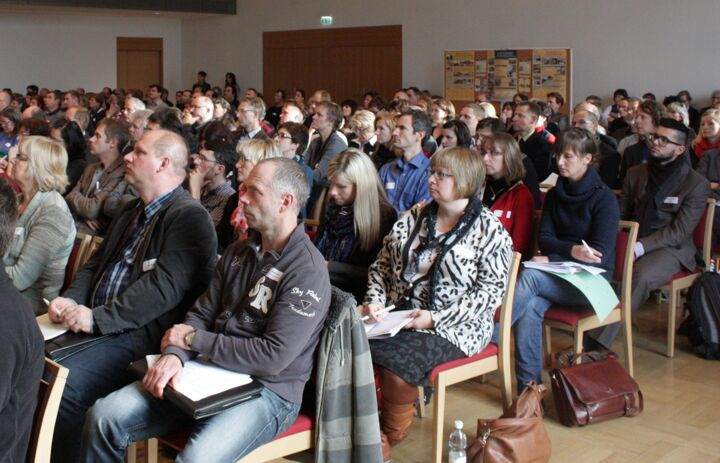 Teilnehmer einer Tagung - Link: Akademie